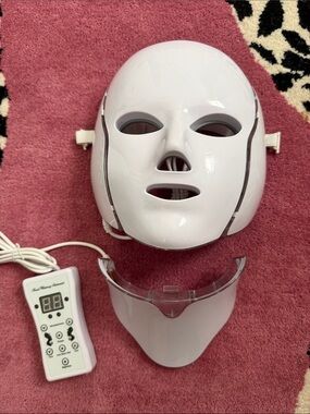 LED Facial Mask with Chin Shield - White